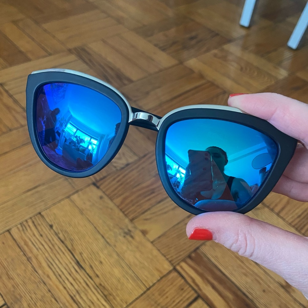 NWOT DIFF Eyewear Blue lens mirror sunglasses